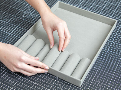 Beklebte Rollenh&auml;lften dicht aneinander im Kartoninneren eingesetzt. 